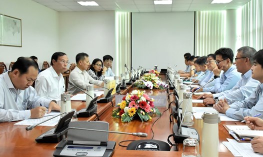 Quang cảnh buổi làm việc giữa lãnh đạo tỉnh và Công ty TNHH Hyosung Việt Nam. Ảnh: Mỹ Lương