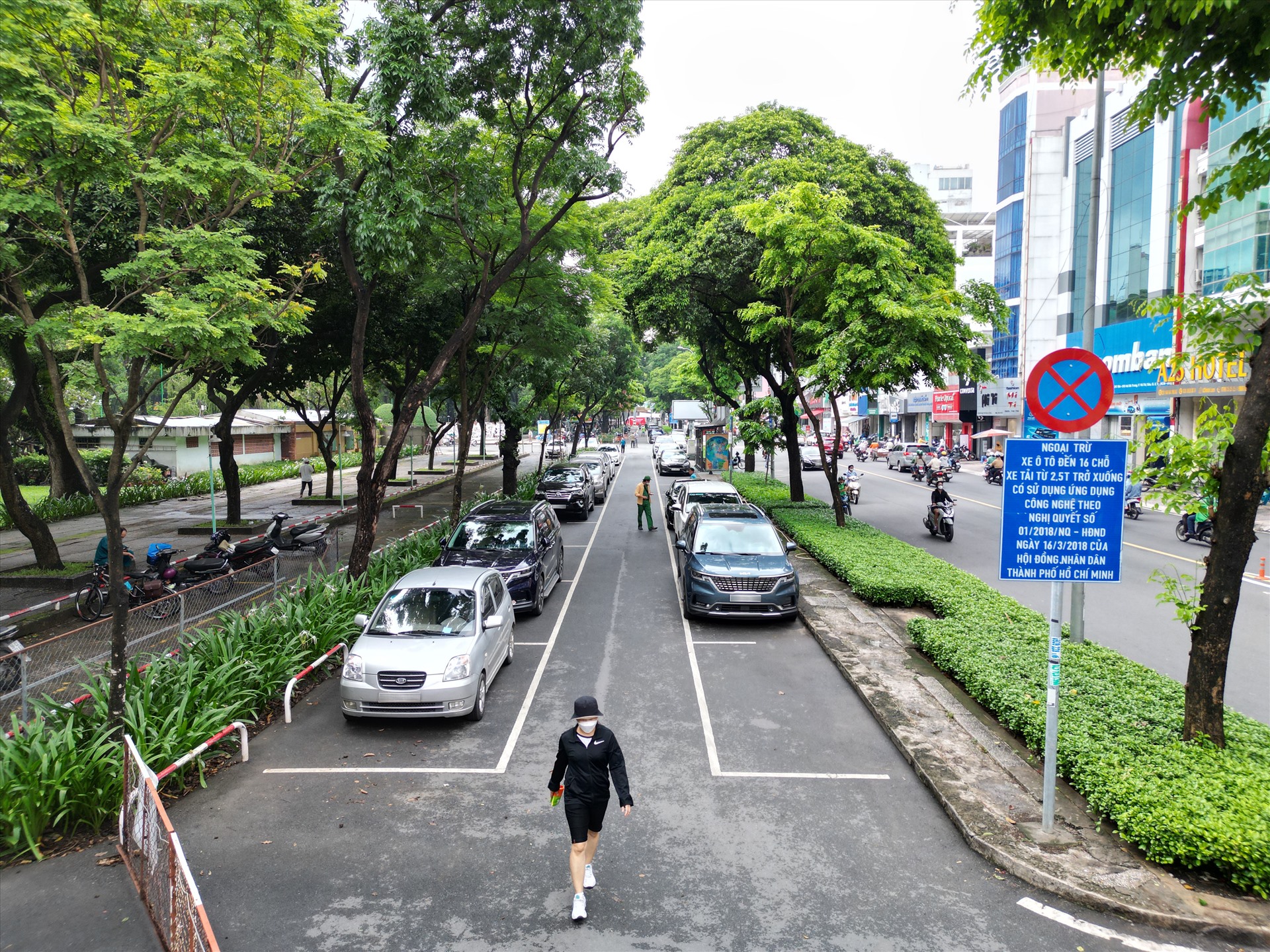 Vị trí thứ nhất là trước Công viên Lê Văn Tám trên đường Hai Bà Trưng (đoạn từ đường Võ Thị Sáu đến đường Điện Biên Phủ, Quận 1). Hiện tại, nơi này đang tổ chức đậu xe có thu phí.