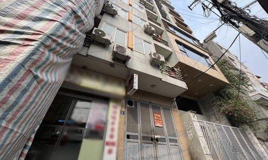 Lo ngại hạ tầng đô thị Hà Nội bị "bóp nghẹt" khi chung cư mini ồ ạt mọc lên trong ngõ hẻm. Ảnh: Lan Nhi