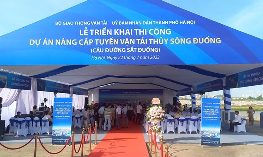 Dự án nâng cấp tuyến vận tải thủy sông Đuống (cầu đường sắt Đuống) được kỳ vọng sẽ tăng cường năng lực vận tải đường thủy. Ảnh: Quý An