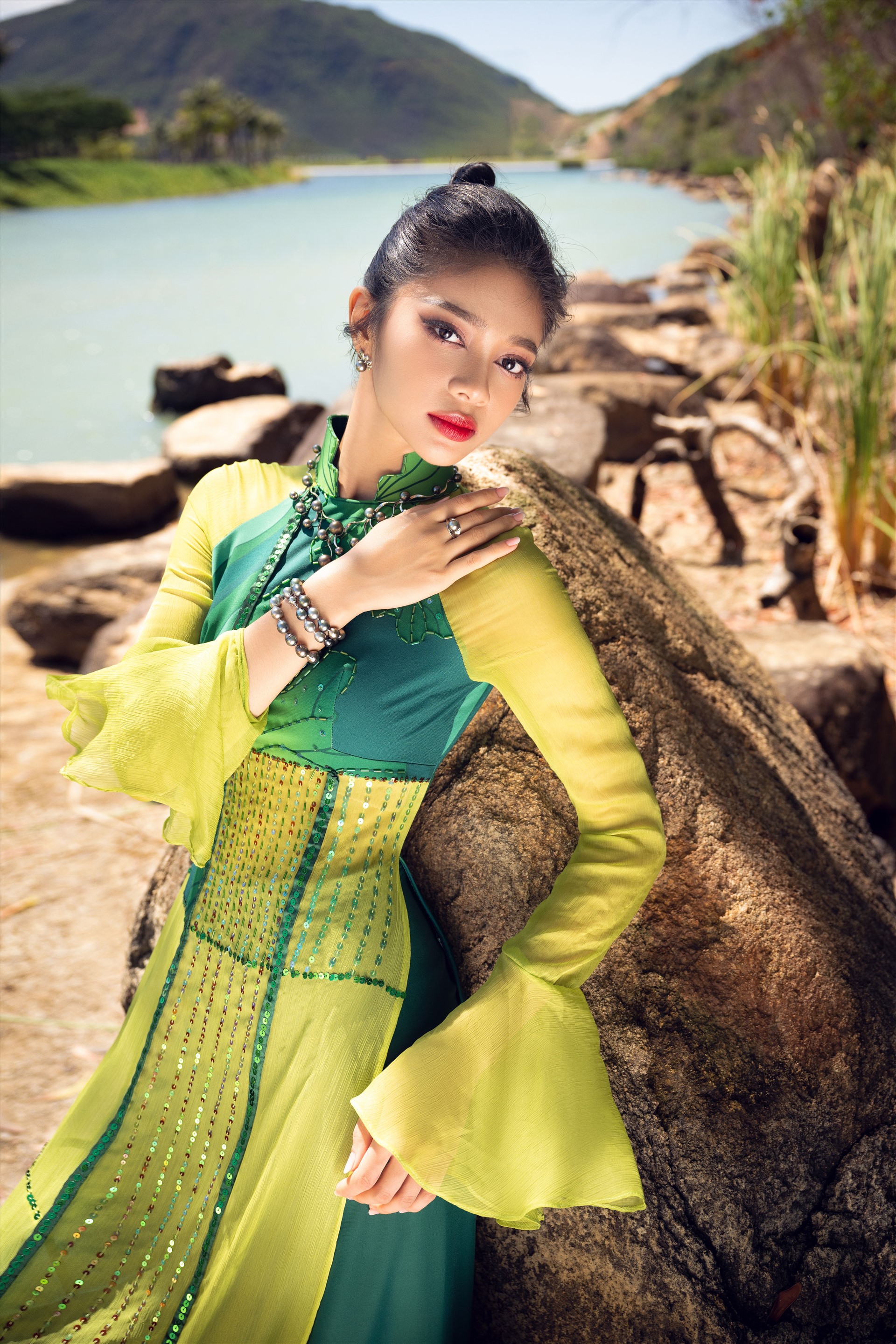 Huỳnh Minh Kiên được coi là thí sinh mang vẻ đẹp lạ tại Miss World Việt Nam 2023. Cô sở hữu gương mặt đậm nét Á Đông nhưng vẫn toát lên vẻ quyến rũ