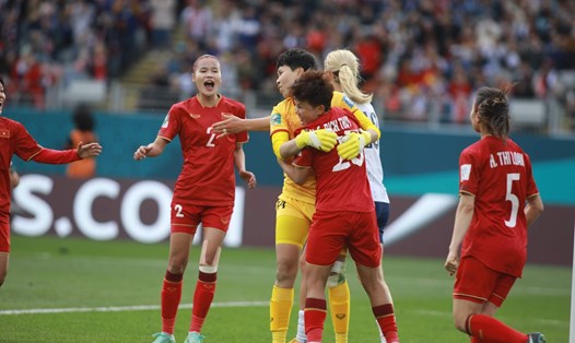 Tuyển nữ Việt Nam thi đấu kiên cường trước tuyển Mỹ. Ảnh: Hoàng Công