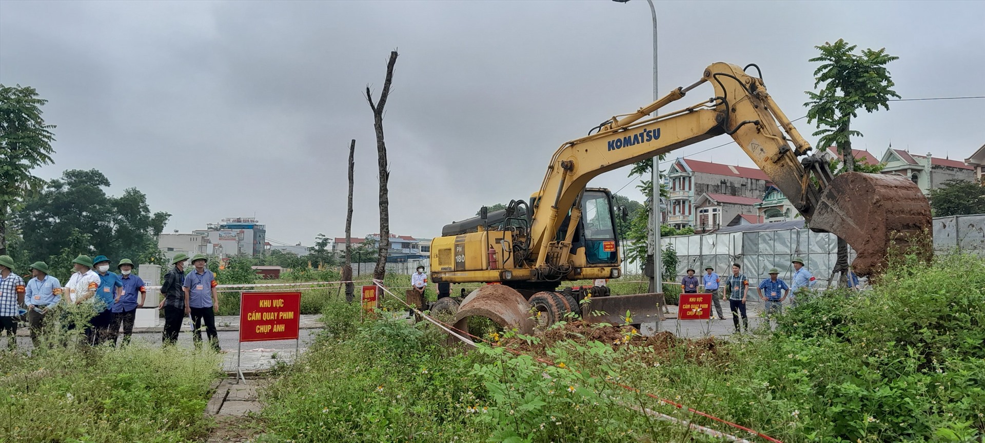 UBND huyện Lạng Giang tổ chức cưỡng chế thu hồi đất đối với 4 hộ gia đình, cá nhân ở các tổ dân phố Chu Nguyên, Thống Nhất và Kim Sơn thị trấn Vôi.