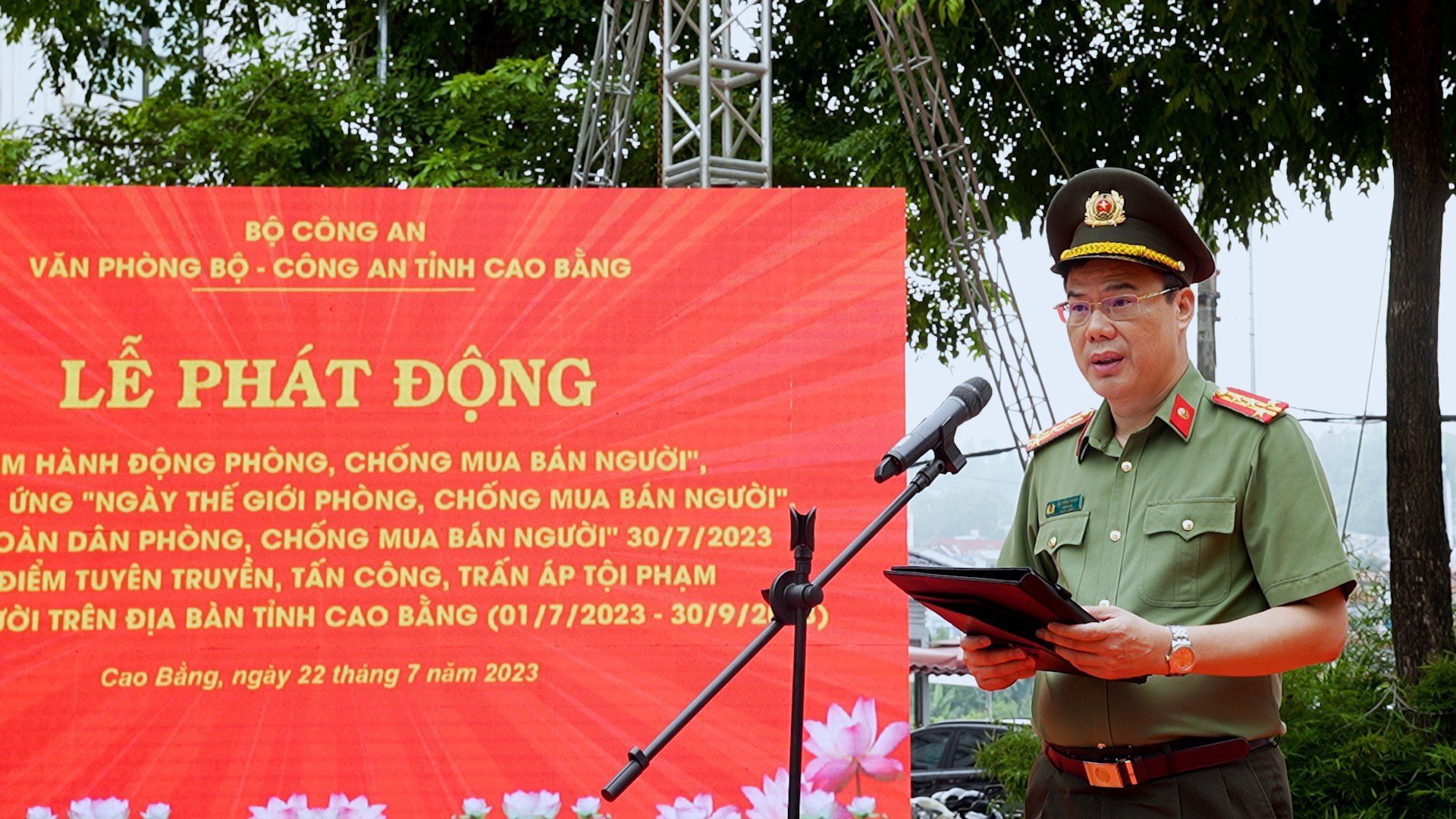 Đại tá Vũ Hồng Quang phát biểu tại buổi lễ. Ảnh: Thanh Tuấn.