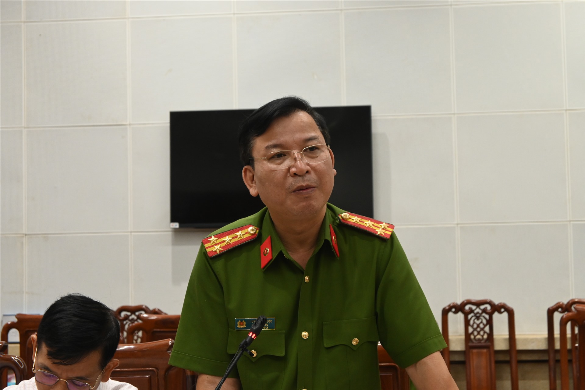 Đại tá Nguyễn Văn Lộc - Phó Giám đốc Công an tỉnh Tiền Giang - phát biểu tại buổi họp báo. Ảnh: Thành Nhân
