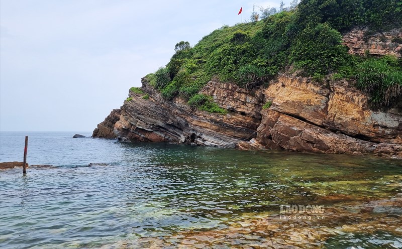 Ngắm bãi Móng Rồng đẹp kỳ vĩ ở đảo Cô Tô (Quảng Ninh). Ảnh: Lương Hà