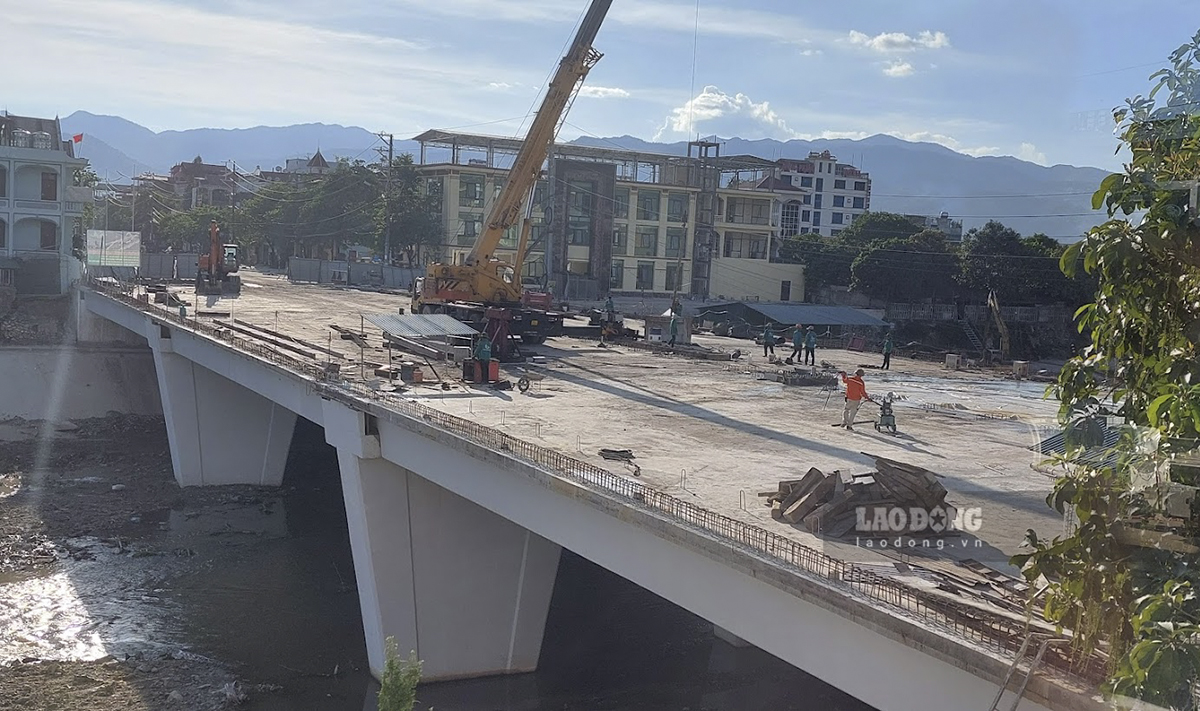 Cầu Thanh Bình bắc qua sông Nậm Rốm có tổng mức đầu tư 100 tỉ đồng được chính thức khởi công ngày 13.3.2023.