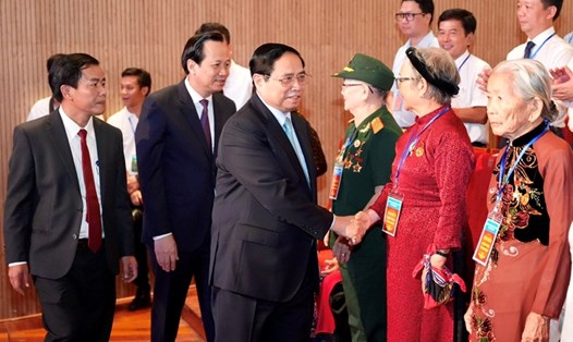 Thủ tướng Phạm Minh Chính gửi lời thăm hỏi, động viên đến những người có công với cách mạng. Ảnh Thọ Lê