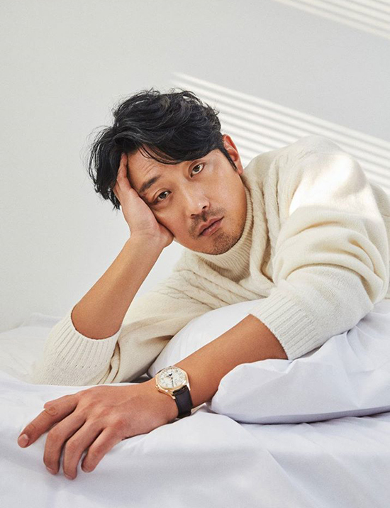 Ha Jung Woo nổi tiếng là diễn viên có tính cách hòa đồng, thân thiện, được đồng nghiệp quý mến. Ảnh: Instagram