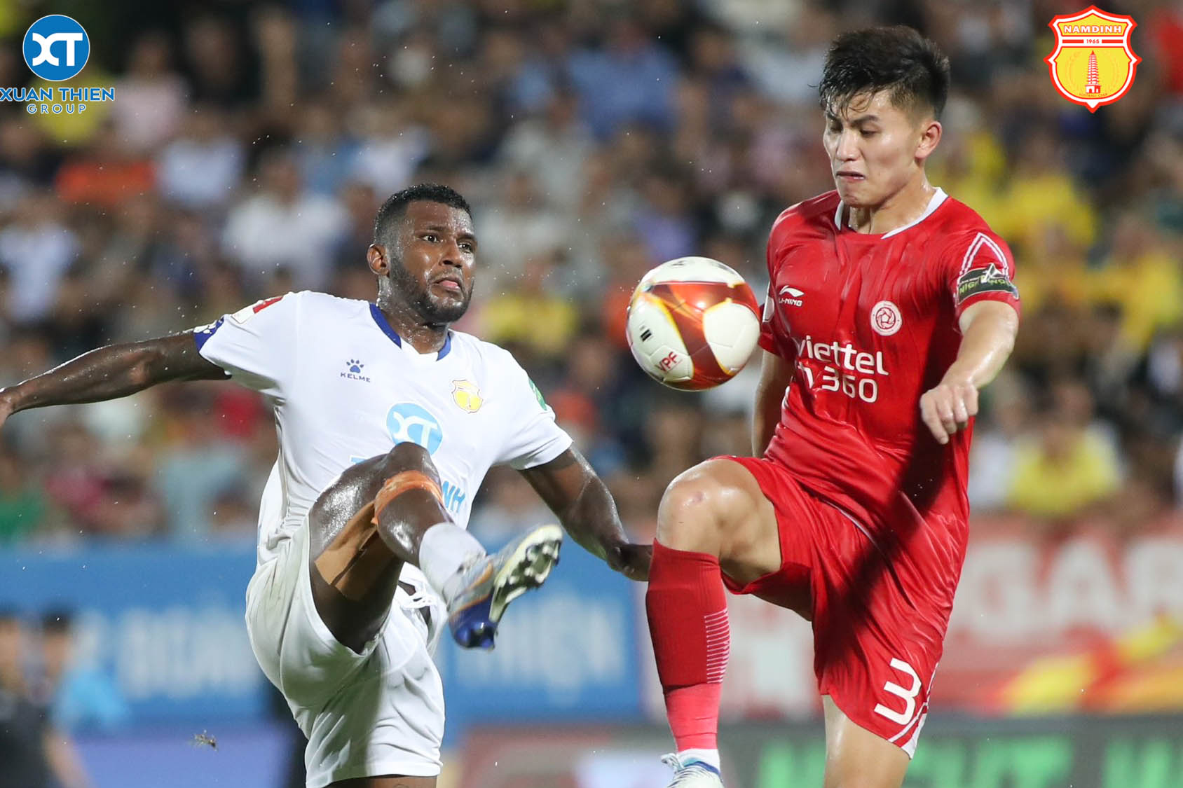 Viettel (áo đỏ) bị Nam Định cầm hoà. Ảnh: CLB Nam Định