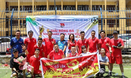 Đội bóng Báo Lao Động giành chức vô địch giải bóng đá Đoàn Thanh niên Tổng Liên đoàn năm 2023. Ảnh: Tô Thế 