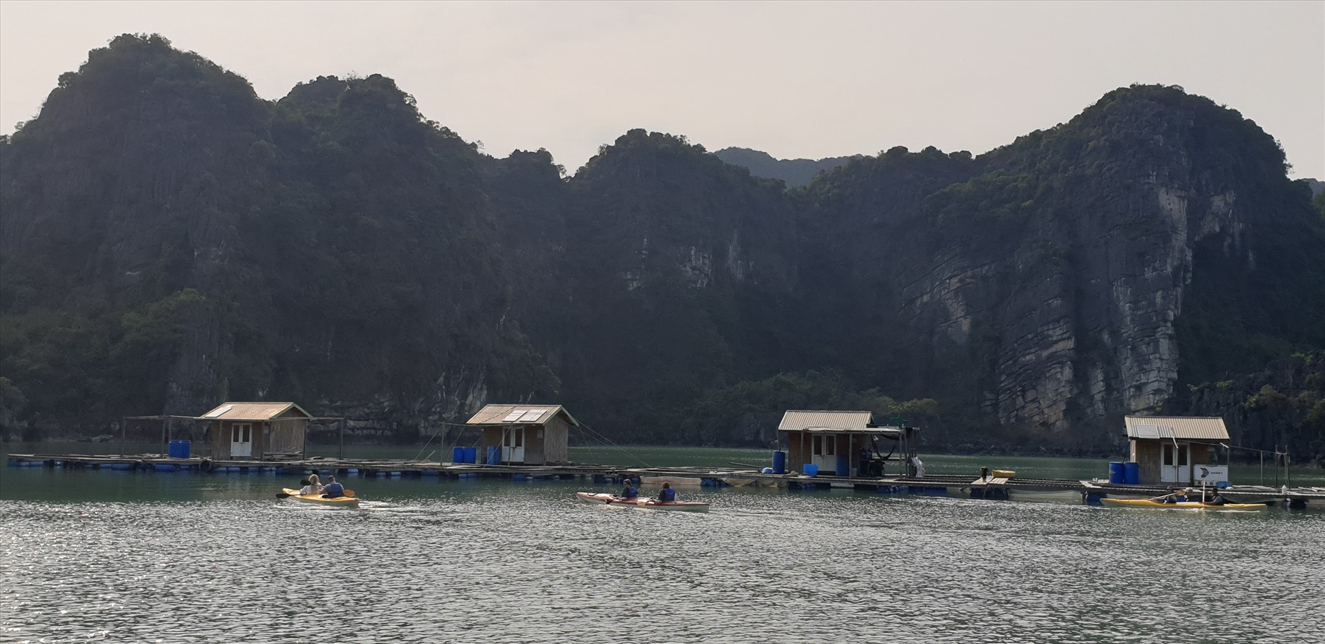 Các nhà bè bảo tồn tại làng chài Vung Viêng đang xuống cấp nghiêm trọng. Ảnh: Nguyễn Hùng