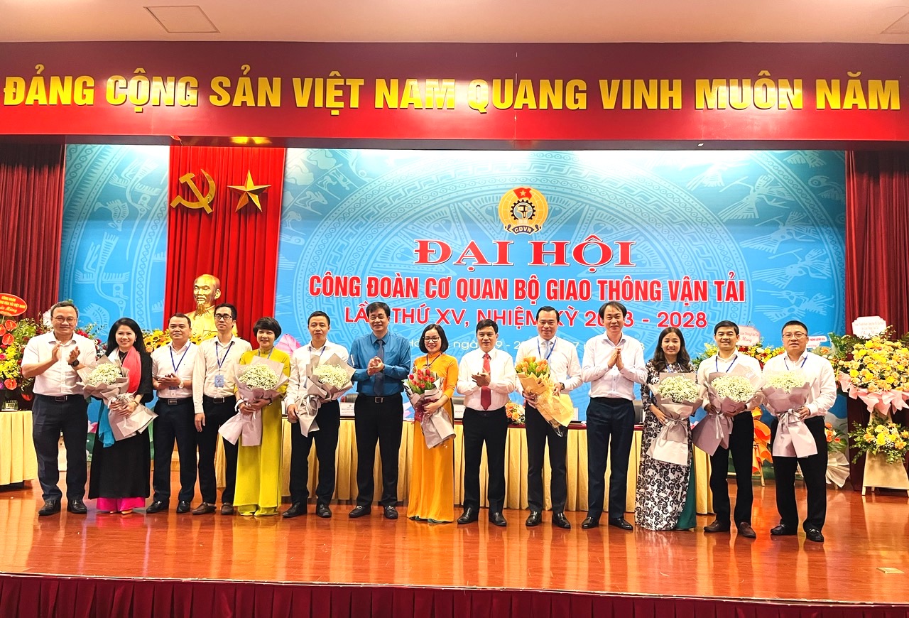 Ra mắt Ban Chấp hành Công đoàn Cơ quan Bộ Giao thông Vận tải lần thứ XV, nhiệm kỳ 2023 - 2028. Ảnh: Hà Anh
