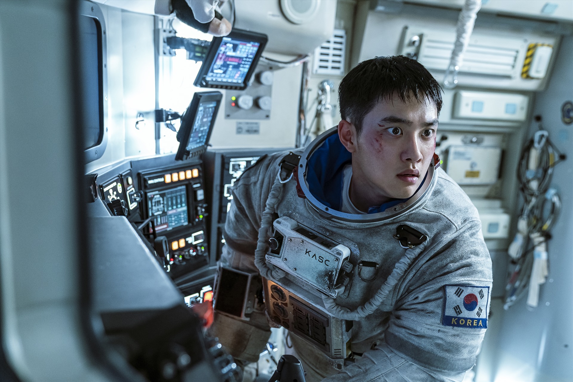 D.O đóng phim khoa học viễn tưởng song báo Hàn lo ngại tác phẩm khó thành công. Ảnh: Nhà phát hành