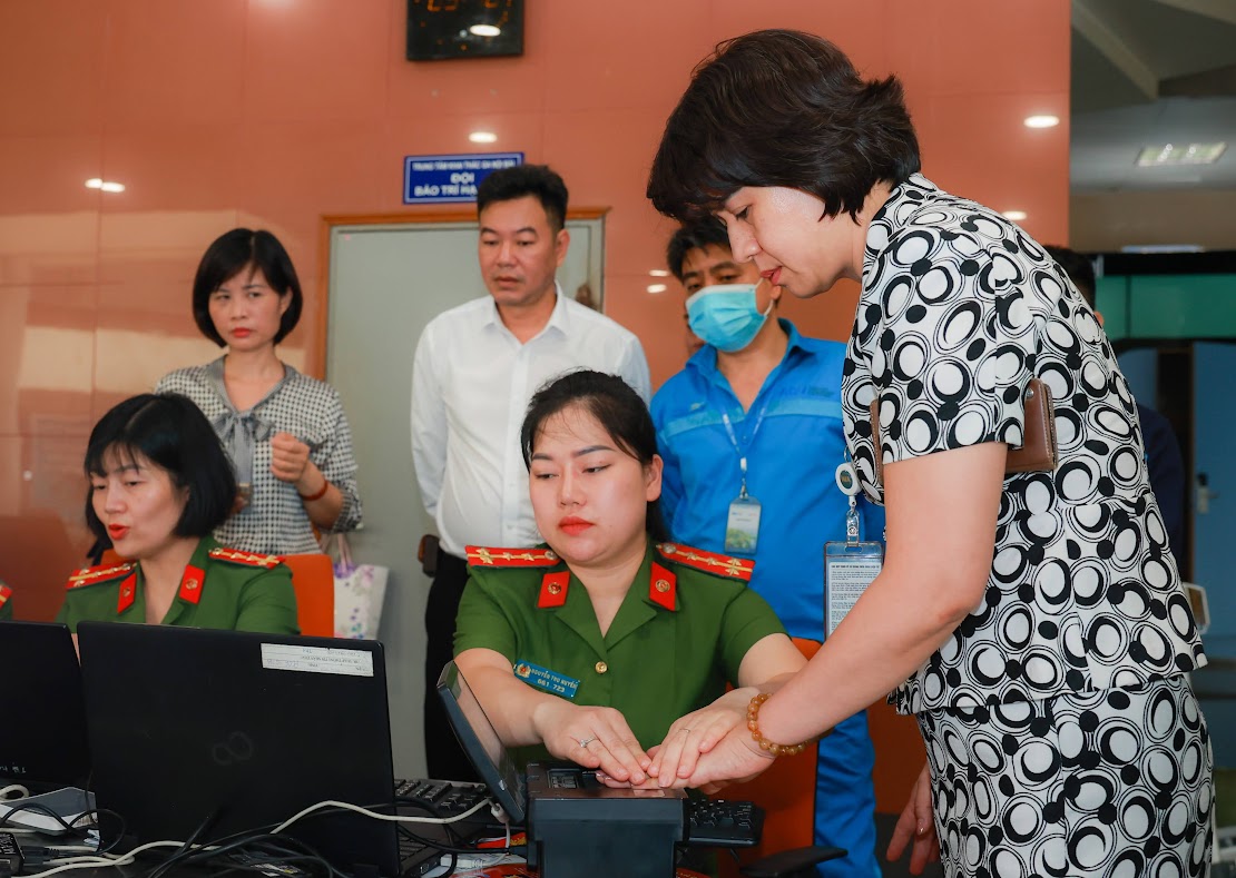 Cơ sở dữ liệu quốc gia về dân cư đã kết nối chính thức với 13 đơn vị bộ, ngành. Ảnh: Hải Nguyễn