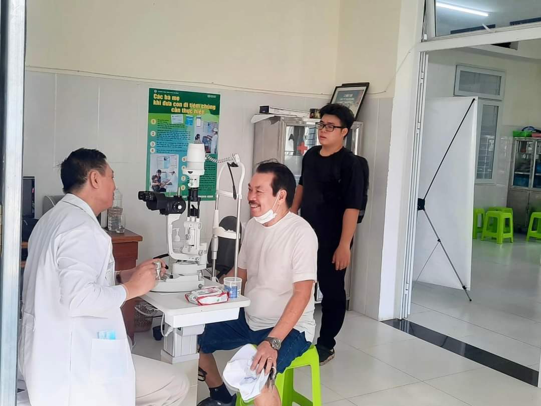 Đà Nẵng khám chữa bệnh, phát thuốc miễn phí cho người dân. Ảnh: Nguyễn Hằng