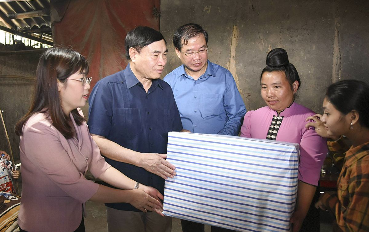 Ông Trần Quốc Cường (thứ 2 bên trái)