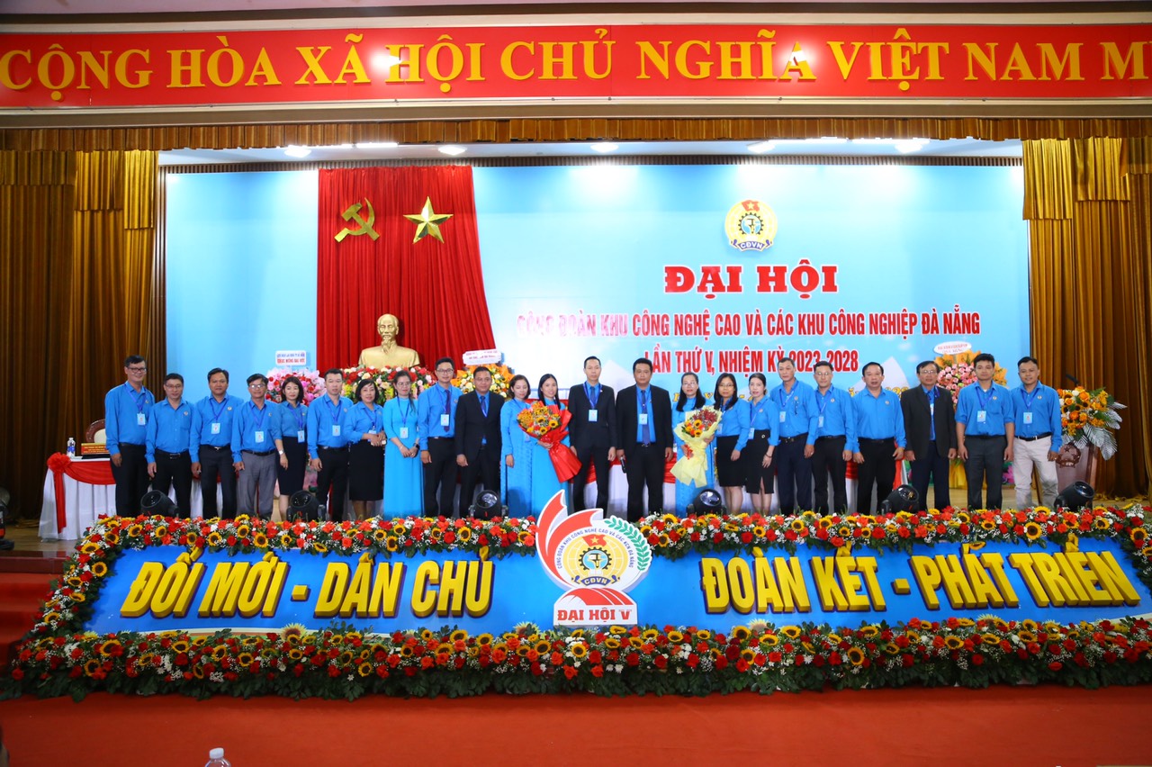 Ra mắt Ban chấp hành Công đoàn Khu CNC&CKCN Đà Nẵng khoá V. Ảnh: Văn Trực