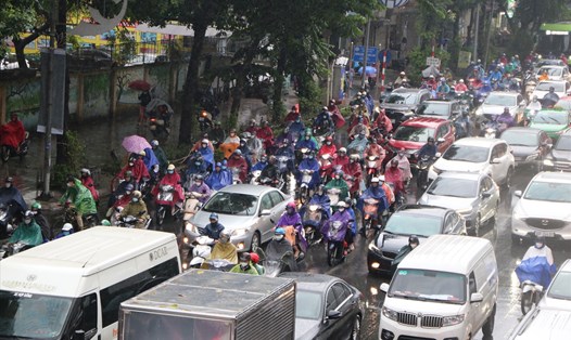 Hà Nội có mưa rải rác từ ngày 28.7. Ảnh: Hữu Chánh. 