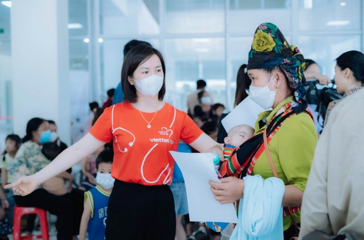 Gần 2000 trẻ em được khám sàng lọc bệnh tim bẩm sinh tại tỉnh Sơn La. Ảnh: Khánh Huyền 