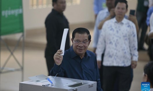 Thủ tướng Campuchia Hun Sen bỏ phiếu tại tỉnh Kandal, Campuchia, ngày 23.7.2023. Ảnh: Xinhua