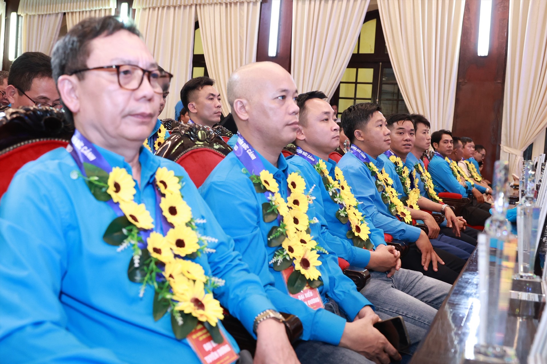 Các công nhân lao động được nhận Giải thưởng Nguyễn Đức Cảnh tham dự buổi lễ. Ảnh: Hải Nguyễn