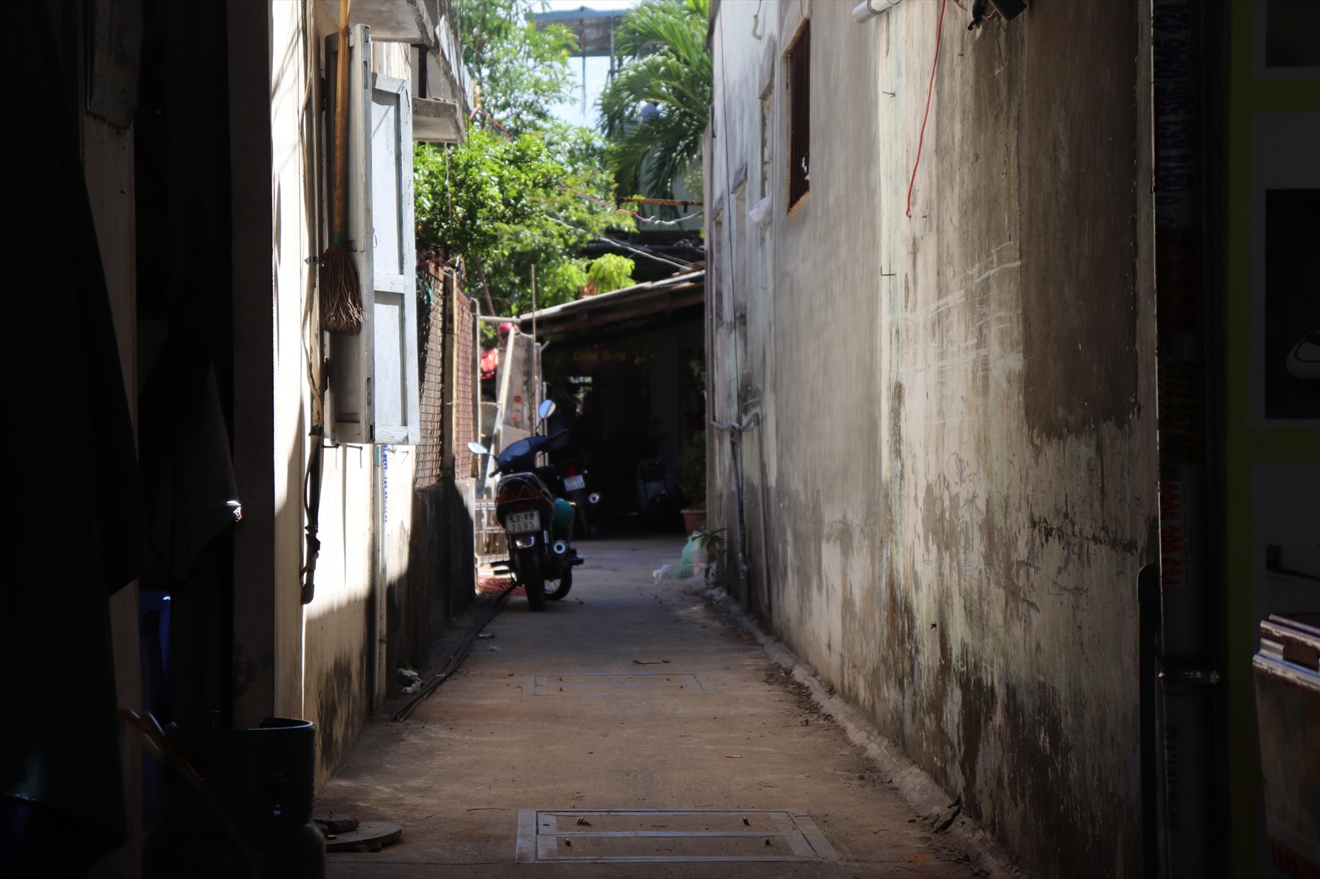 Kiệt 213 đường Nguyễn Công Trứ, TP Đà Nẵng chỉ còn 4 hộ dân bám trụ trong dự án treo. Ảnh: Nguyễn Linh