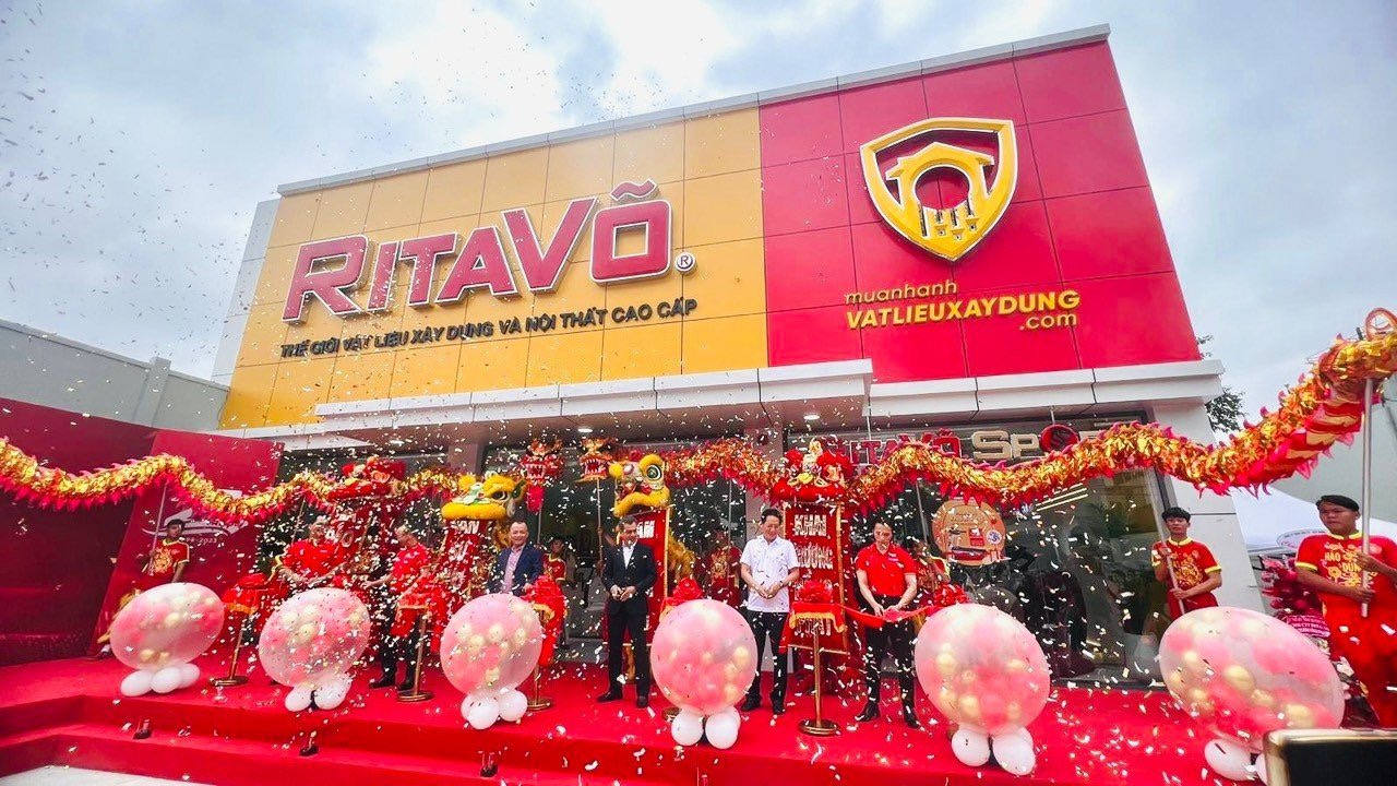 Khai trương showroom Rita Võ muanhanhVatLieuXayDung tại quận Bình Thạnh. Ảnh: DN cung cấp