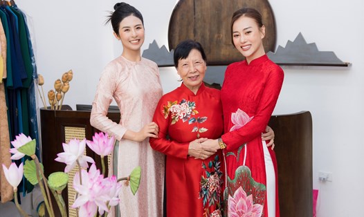 Nữ diễn viên Phương Oanh đưa mẹ chồng đi thử áo dài cưới tại showroom của Hoa hậu Ngọc Hân. Ảnh: Vũ Toàn