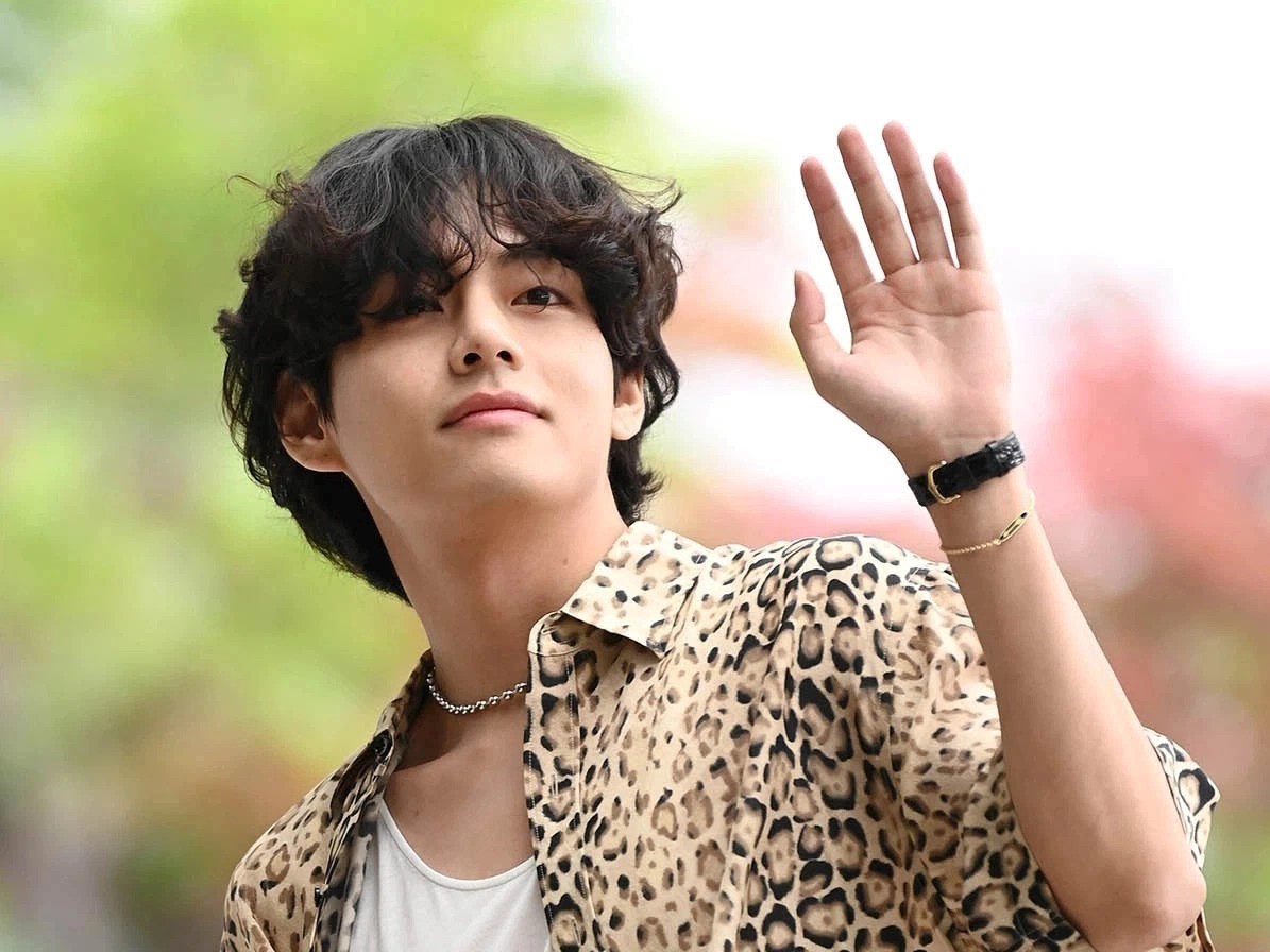 Người hâm mộ lo lắng trước màn ra mắt solo của V BTS