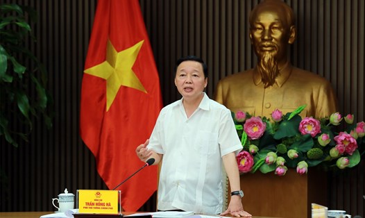 Phó Thủ tướng Trần Hồng Hà chủ trì buổi làm việc về tiếp thu, hoàn thiện dự thảo Luật Đất đai (sửa đổi). Ảnh: TTXVN
