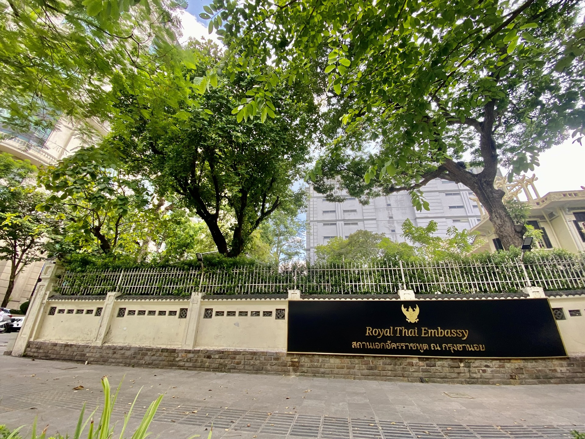 Đại sứ quán Thái Lan nằm trên tuyến phố Lý Thường Kiệt. Ảnh: Vĩnh Hoàng