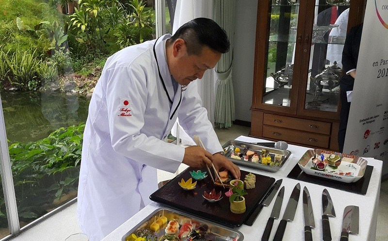 Đại sứ ẩm thực Hirokazu Tomisawa mong muốn đưa những nét tinh tế trong ẩm thực Việt Nam vào món ăn Nhật hiện đại. Ảnh: El Omnivoro