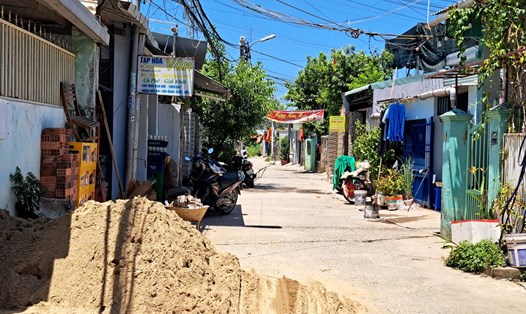 Người dân tổ 36, 37 phường Hòa Khánh Nam, quận Liên Chiểu, TP Đà Nẵng đã có thể sửa nhà sau 20 năm nằm trong dự án treo. Ảnh: Nguyễn Linh