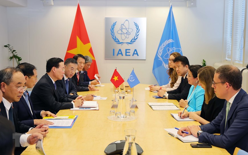 Quang cảnh cuộc gặp của Chủ tịch nước Võ Văn Thưởng và Quyền Tổng Giám đốc Cơ quan Năng lượng nguyên tử quốc tế (IAEA) Najat Mokhtar. Ảnh: TTXVN