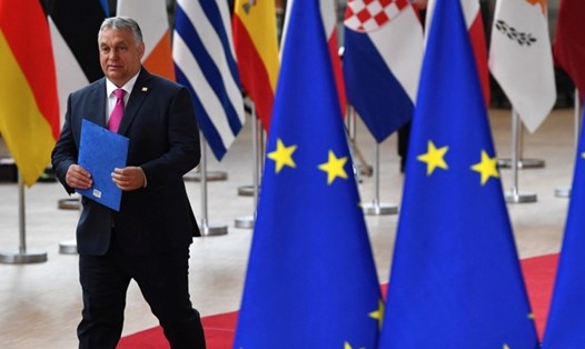 Thủ tướng Hungary Viktor Orban đến dự cuộc họp đặc biệt của Hội đồng châu Âu tại Brussels, Bỉ, ngày 30.5.2022. Ảnh: AFP