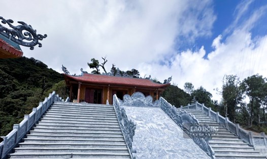 Đền ông Hoàng Bảy tại Khu du lịch Cầu kính rồng mây (Lai Châu). Ảnh: Thanh Bình