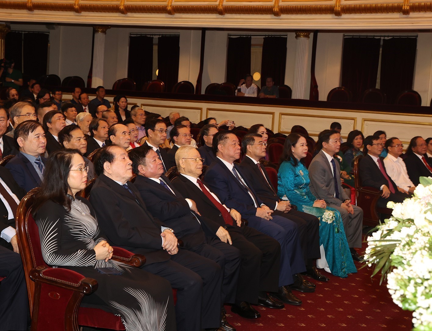 Tổng Bí thư Nguyễn Phú Trọng và các đại biểu dự Lễ kỷ niệm 75 năm Ngày thành lập Liên hiệp các Hội Văn học Nghệ thuật Việt Nam. Ảnh: TTXVN