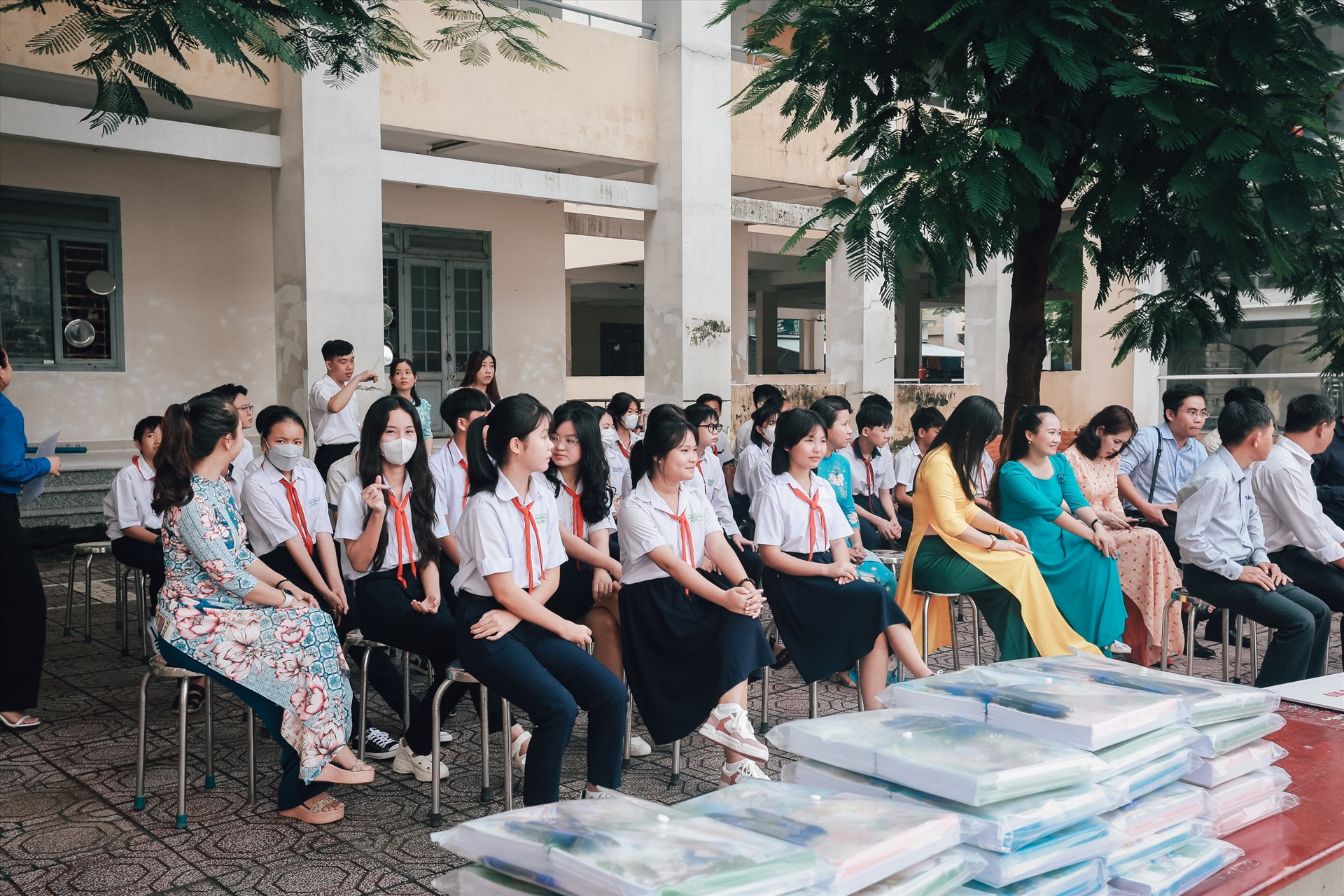 Các em học sinh trường THCS Đặng Công Bỉnh. Ảnh: Nguyễn Vương Kiếm Thao