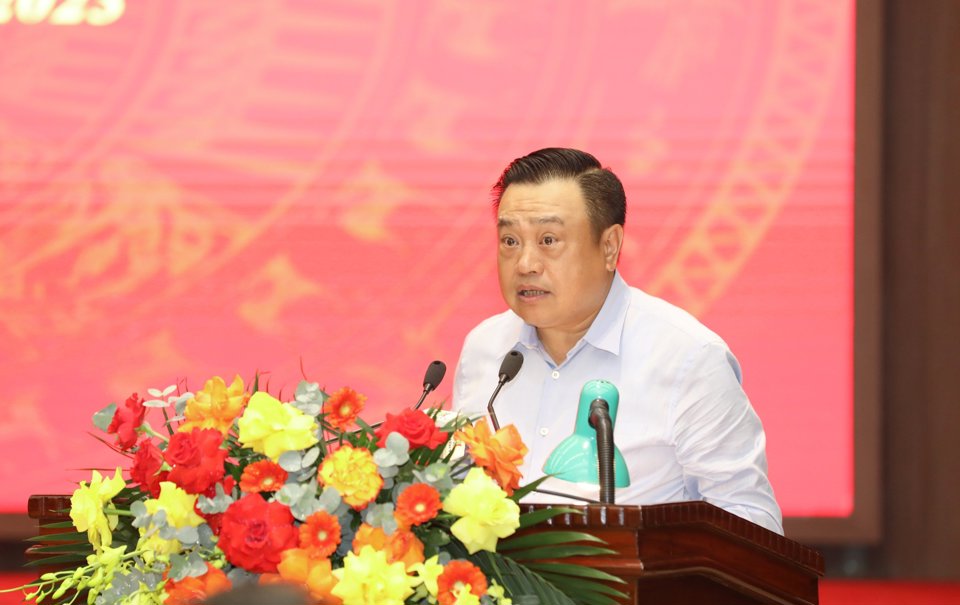 Chủ tịch UBND TP Hà Nội Trần Sỹ Thanh báo cáo tại hội nghị. Ảnh: Hanoi.gov