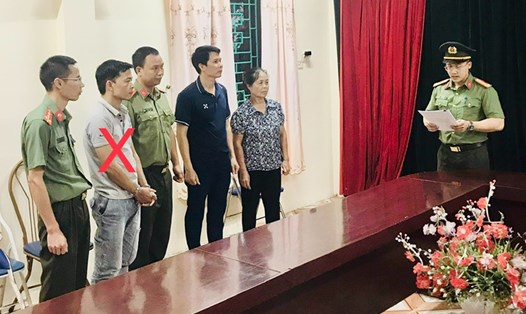 Công an tỉnh Lai Châu thi hành quyết định khởi tố, bắt tạm giam đối với bị can Nguyễn Thanh Tâm. Ảnh: Công an Lai Châu