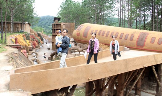 Khách du lịch đến vui chơi, giải trí tại tỉnh Lâm Đồng. Ảnh: Minh Đạo