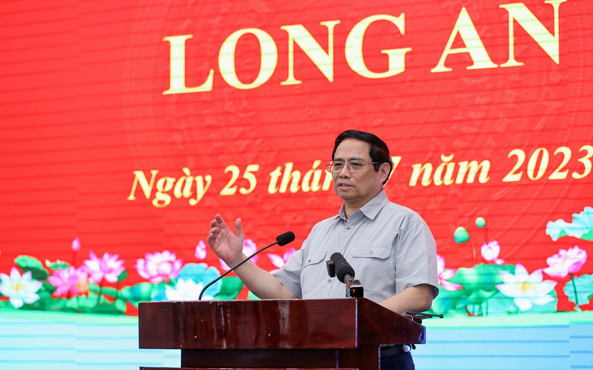 Thủ tướng Chính phủ Phạm Minh Chính phát biểu kết luận tại buổi làm việc với Ban Thường vụ Tỉnh uỷ Long An. Ảnh: VGP/Nhật Bắc