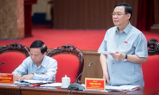 Chủ tịch Quốc hội Vương Đình Huệ phát biểu tại buổi làm việc. Ảnh: Phạm Thắng/Quochoi.vn

