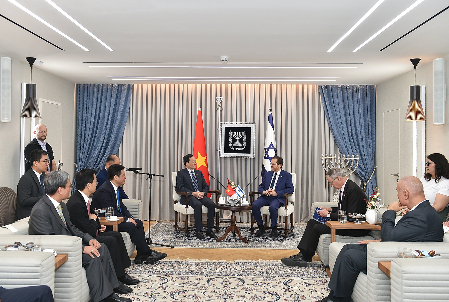 Phó Thủ tướng Chính phủ Trần Lưu Quang đã hội kiến Tổng thống Nhà nước Israel Isaac Herzog. Ảnh: Bộ Ngoại giao