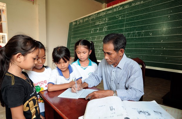 Giờ học tiếng Khmer của trẻ em ở ấp Tầm Phô, xã Tân Đông, huyện Tân Châu (Tây Ninh). Ảnh: TTXVN