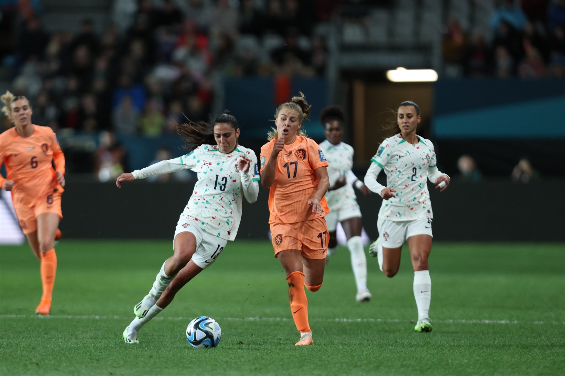 Tuyển nữ Bồ Đào Nha (áo trắng) đã có trận đấu kiên cường trước đương kim á quân World Cup Hà Lan. Ảnh: LĐBĐ Bồ Đào Nha