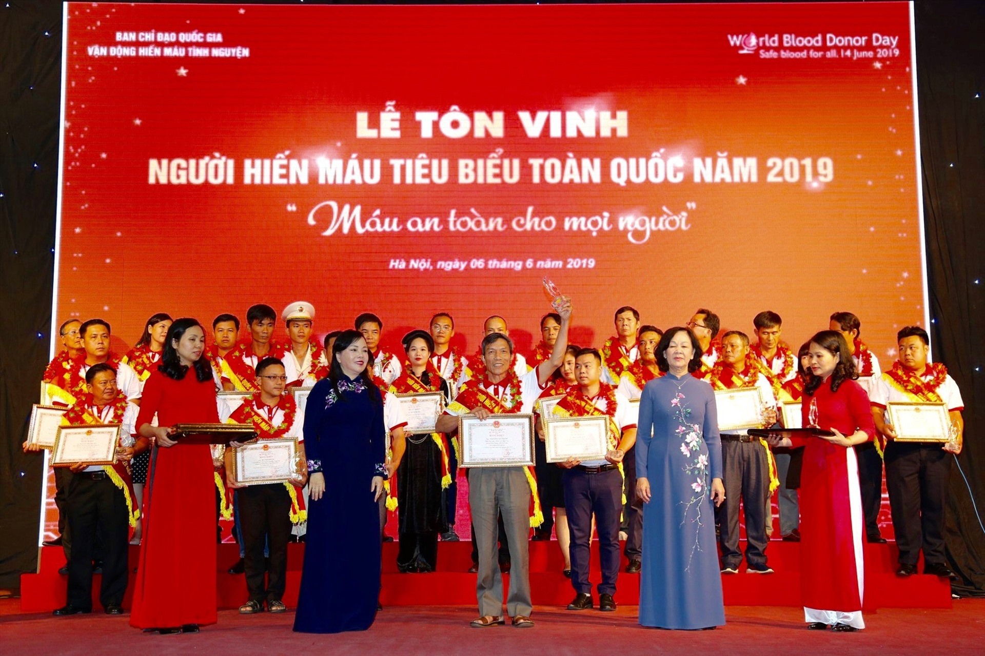 Bác Trần Quang Hòa tại Lễ tôn vinh người hiến máu tiêu biểu toàn quốc năm 2019. Ảnh: Nhân vật cung cấp