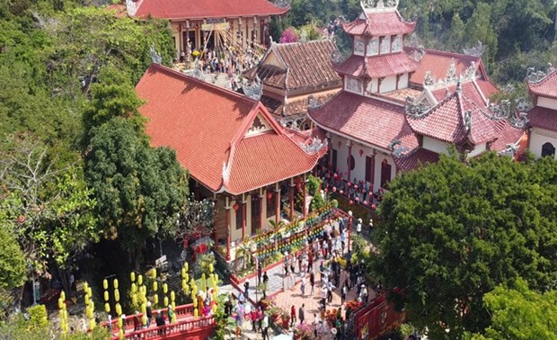 Lễ hội chùa Ông Núi tại thị trấn Cát Tiến (huyện Phù Cát, Bình Định). Ảnh: baobinhdinh.vn