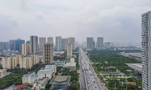Giá chung cư tại Hà Nội liên tục tăng, khiến nhà đầu tư thu lãi dù mua tiêu sản. Ảnh: Khương Duy
